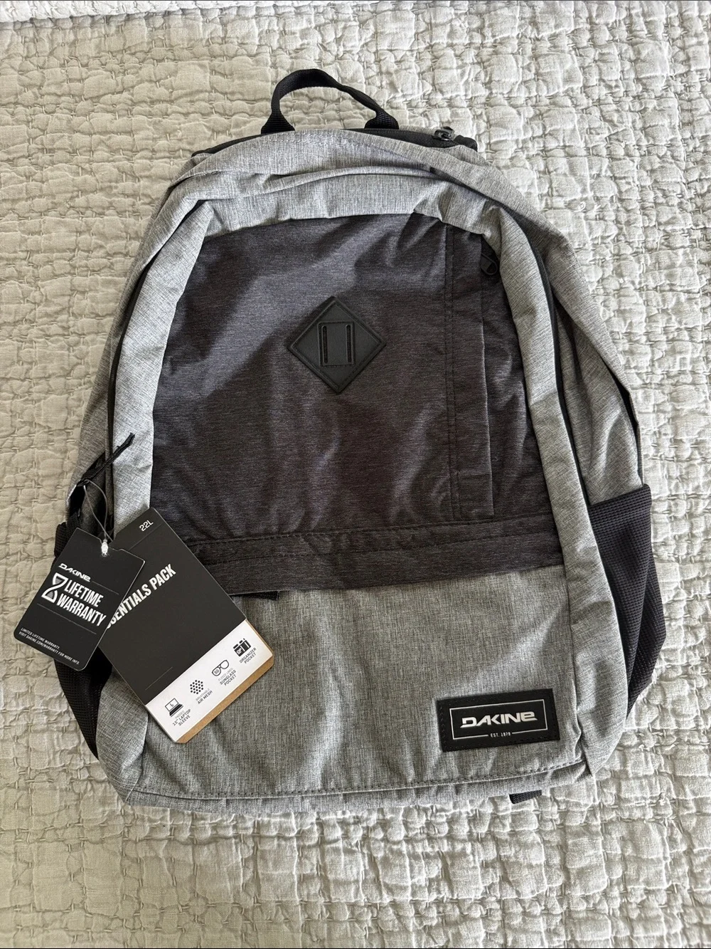 Dakine 22L Essentials pack